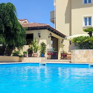 Lekavski Aparthotel