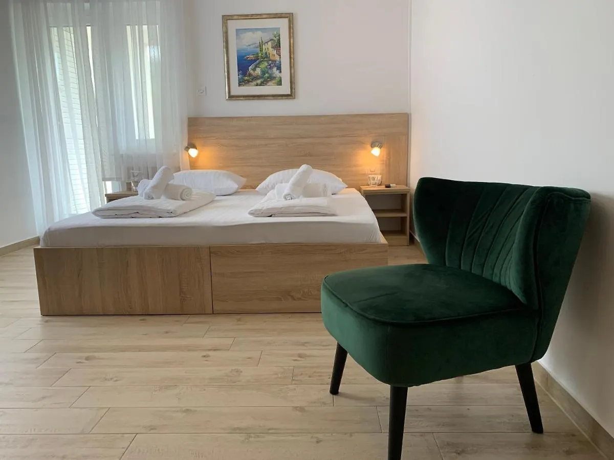 Rooms & Pansion Odmor Rovanjska Couette-café