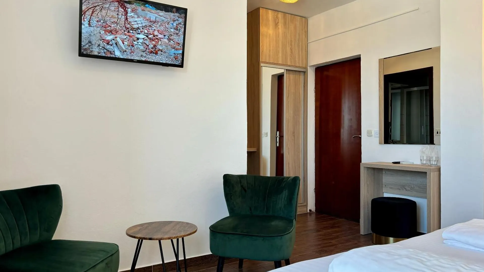 Rooms & Pansion Odmor Rovanjska Bed and Breakfast