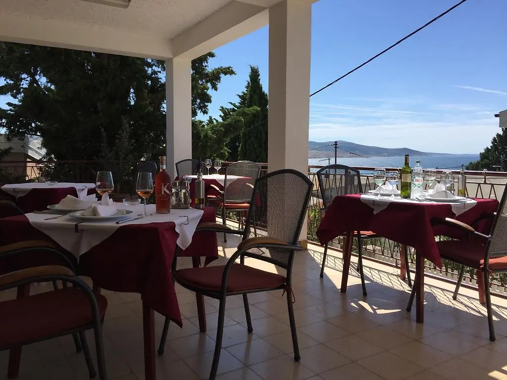 Rooms & Pansion Odmor Rovanjska Bed and Breakfast