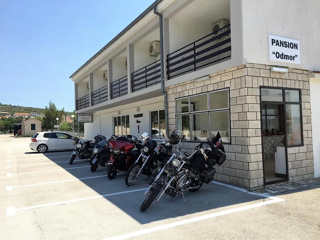 Rooms & Pansion Odmor Rovanjska Bed and Breakfast